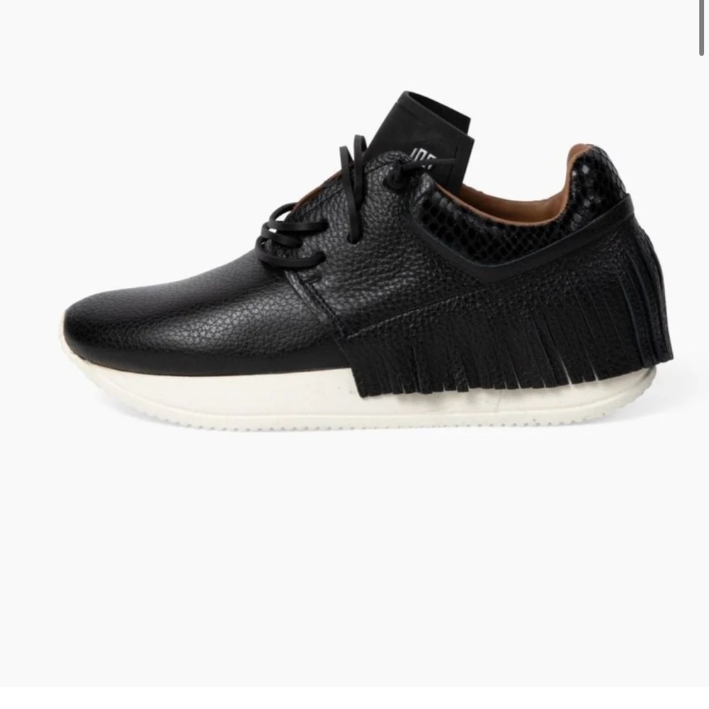 EsseutEsse Black Fringe Sneakers